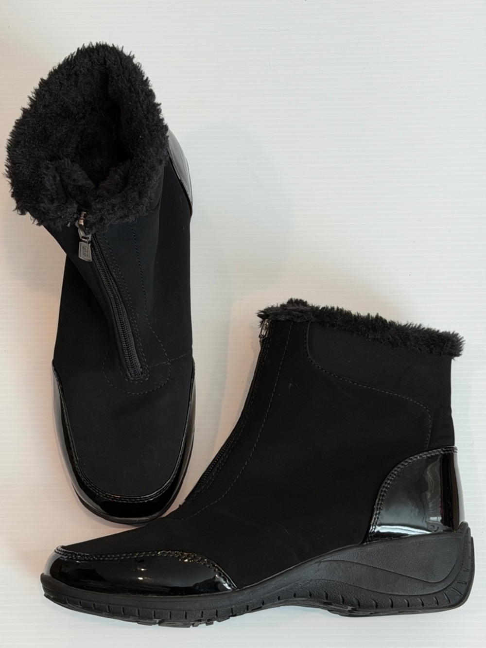 Khombu Black Faux Fur Trim Zip Ankle Boots, Size 10